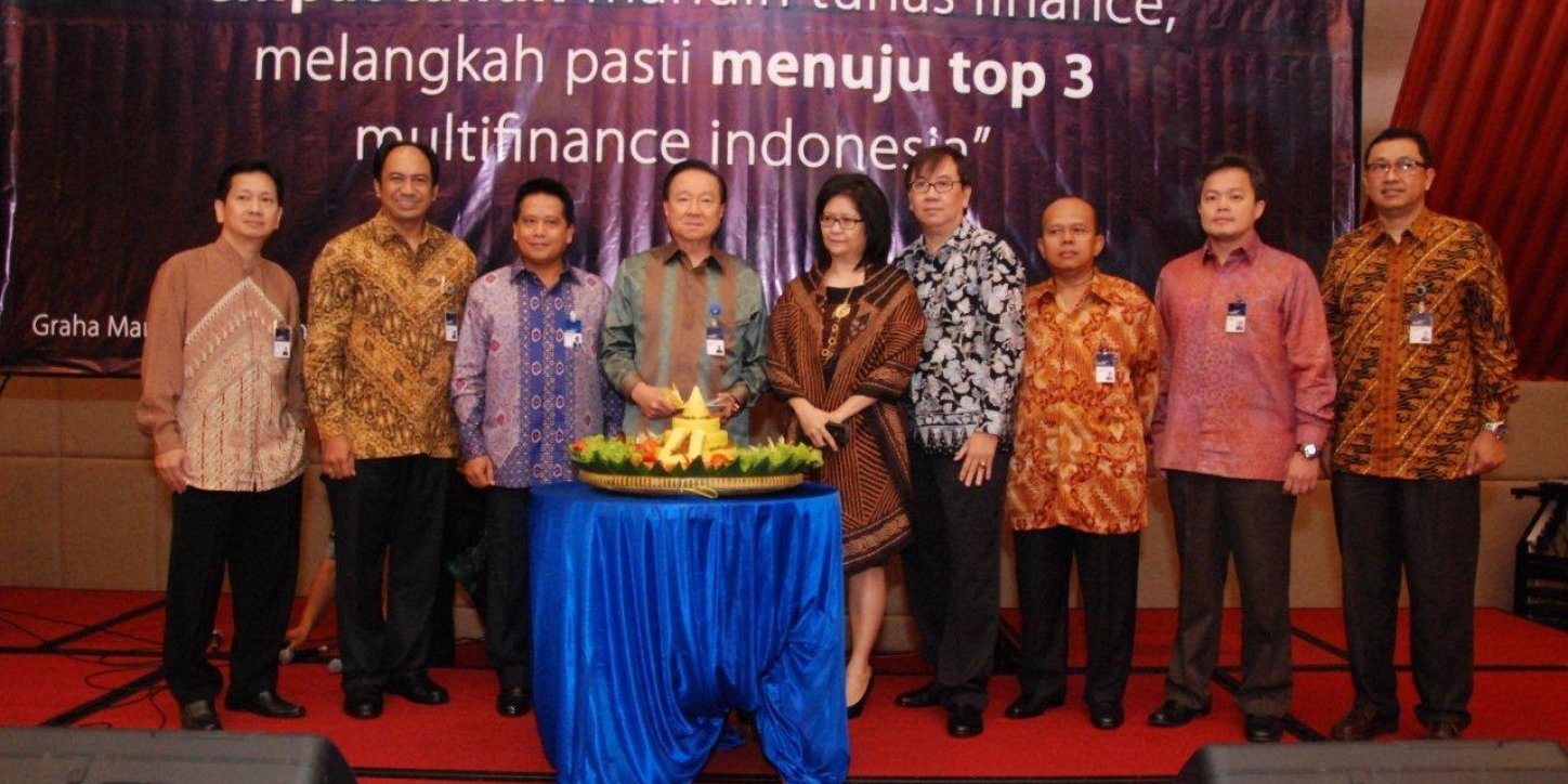 Mandiri Tunas Finance handed over donations of reading books
