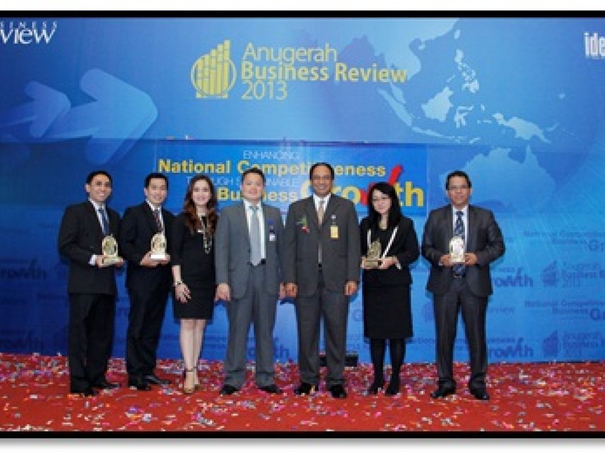 MANDIRI TUNAS FINANCE RAIH 4 PENGHARGAAN ANUGERAH BUSINESS REVIEW 2013