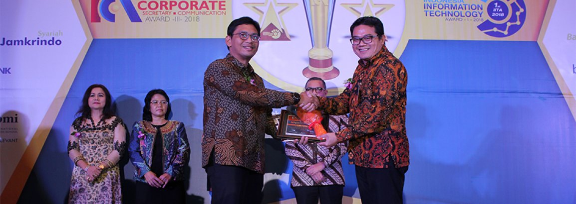 Mandiri Tunas Finance Wins Two Awards in the Fields of Corporate Secretary & Corporate Communication and IT