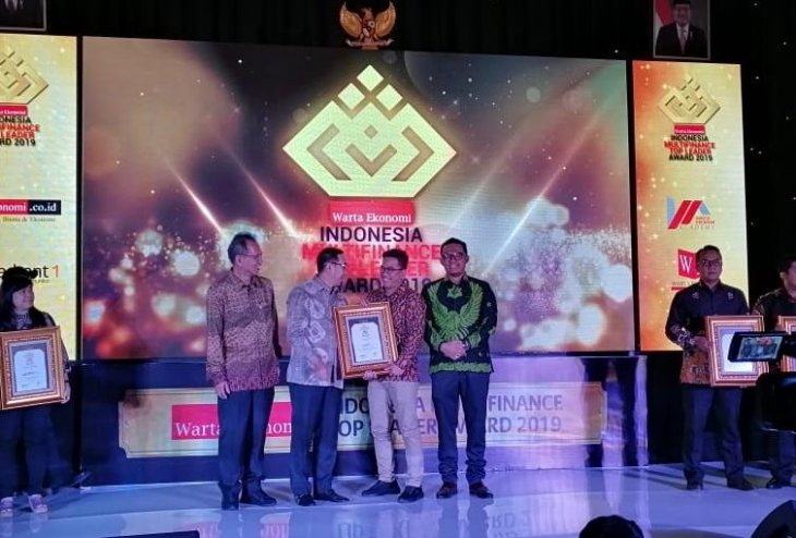MTF President Director Wins Indonesia Multifinance Top Leader Award 2019dirut-mtf-best-leader