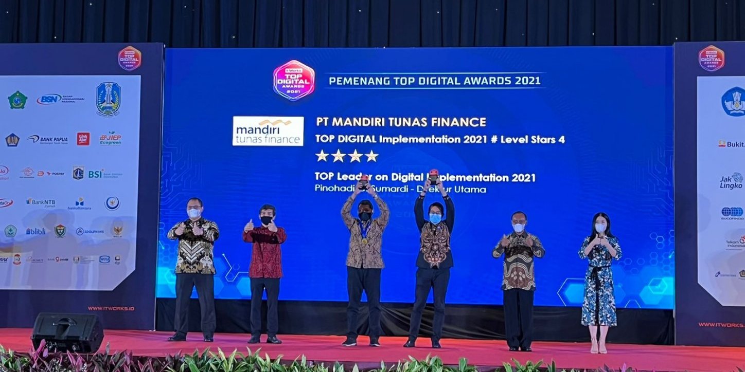 Borong 2 Penghargaan Sekaligus, MTF Dinobatkan TOP Digital Implementation 2021 & CEO MTF Sebagai TOP Leader On Digital Implementation 2021