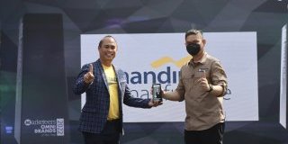 Berhasil Atas Penerapan Omnichannel,  Mandiri Tunas Finance Raih Penghargaan  OMNI Brand Of The Year 2022 