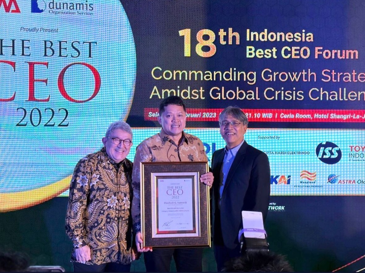 Direktur Utama Mandiri Tunas Finance Dinobatkan Sebagai Indonesia Best CEO 2022!