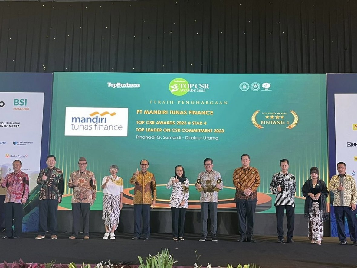 Winning 2 Awards at Once, Mandiri Tunas Finance Wins Top CSR Awards and Top Leader CSR Commitment 2023
